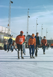 115014 Afbeelding van enkele schaatsers op de kunstijsbaan Utrecht (Mississippidreef 151) te Utrecht.N.B. De naam ...